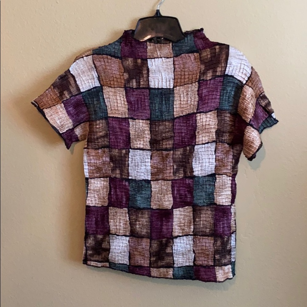 Plisse short sleeve stretchy blouse women’s small